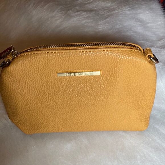 Steve Madden Golden Mustard Wristlet - Picture 1 of 4